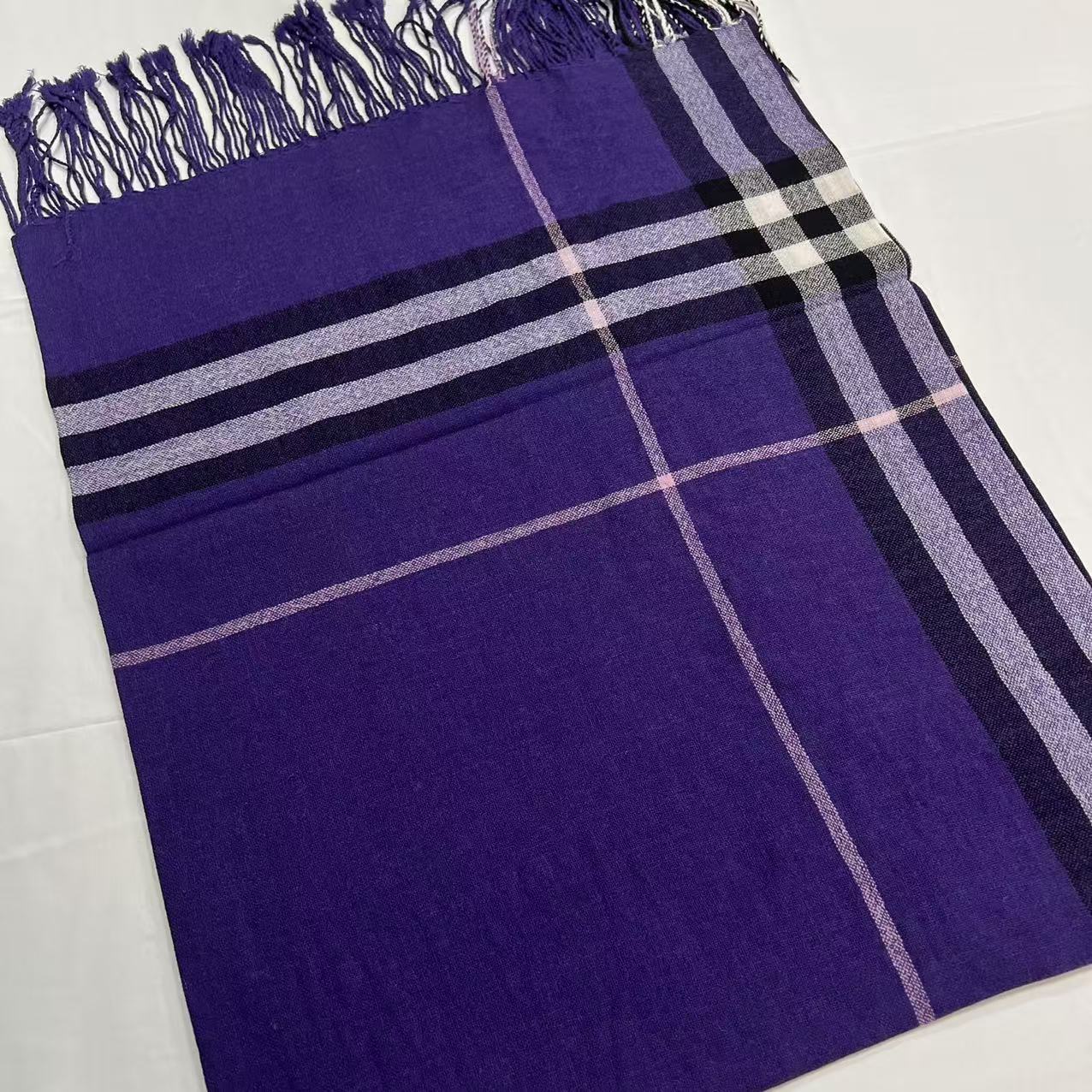 140羊毛方巾-紫底格纹 135cm丝巾