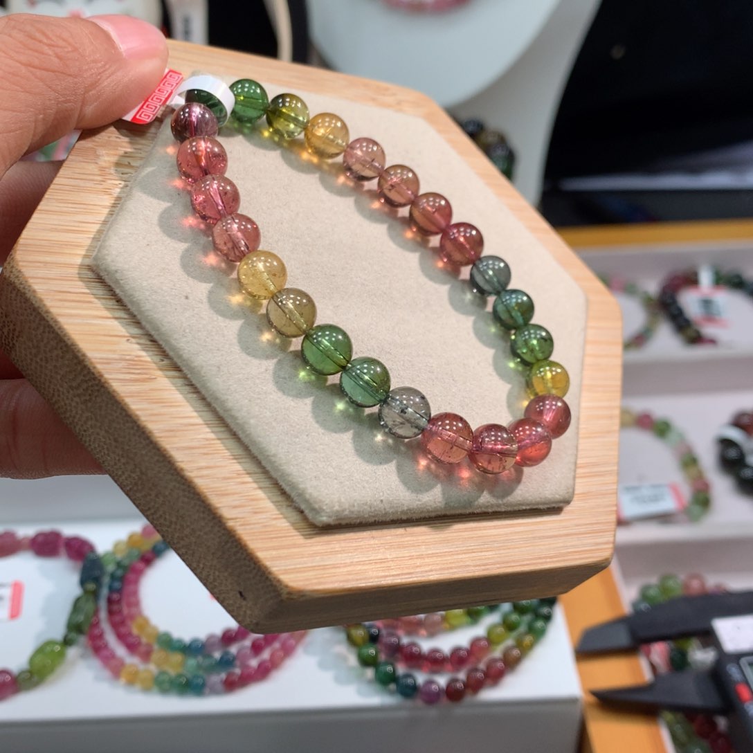 碧玺手链未镶嵌     7mm。   