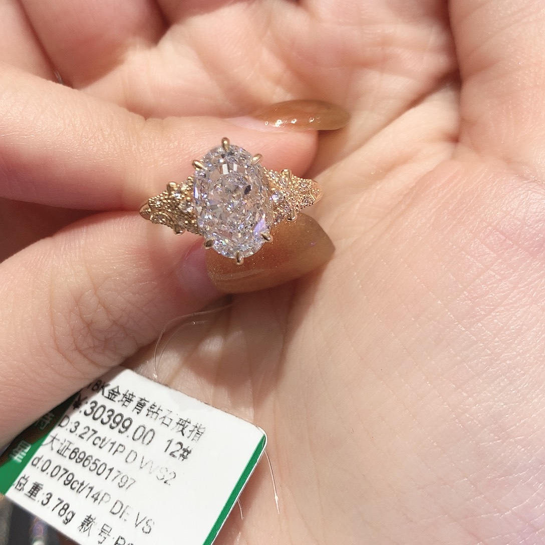 王***惠18K金镶嵌合成钻石12