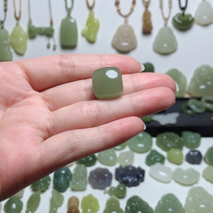 和田玉未镶嵌颈饰J****5