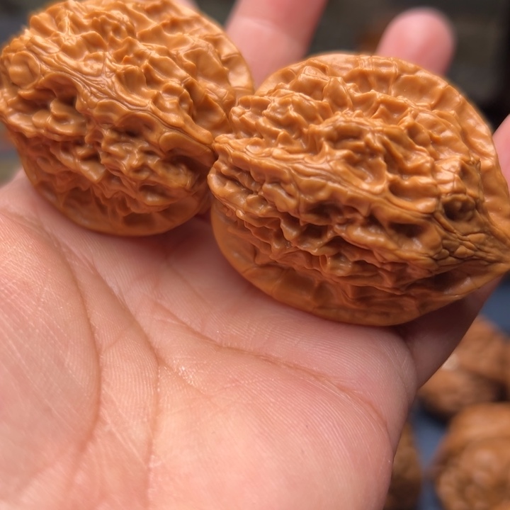 雷***L把件文玩核桃40十三陵鸡心