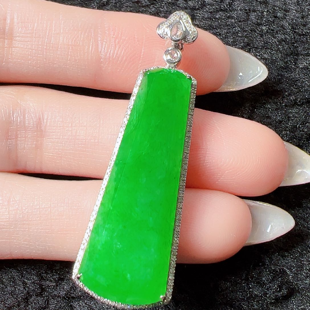 翡翠颈饰18K金镶嵌签收后24小时鉴赏期，过时不退