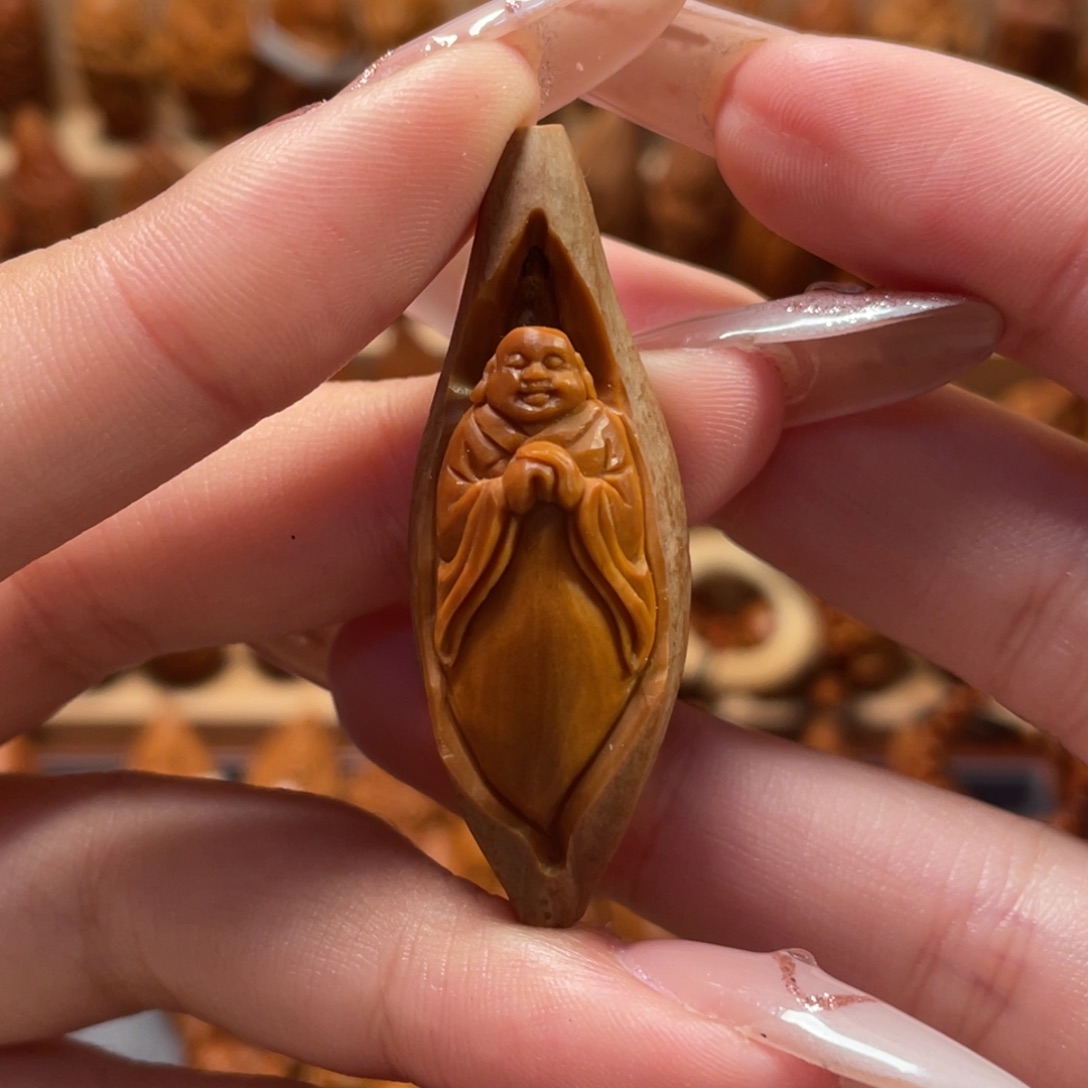 橄榄核手串/手链原皮镂空弥勒。瑶