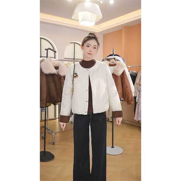 L1004 2025年秋冬新款时尚气质显白减龄显瘦短款上衣