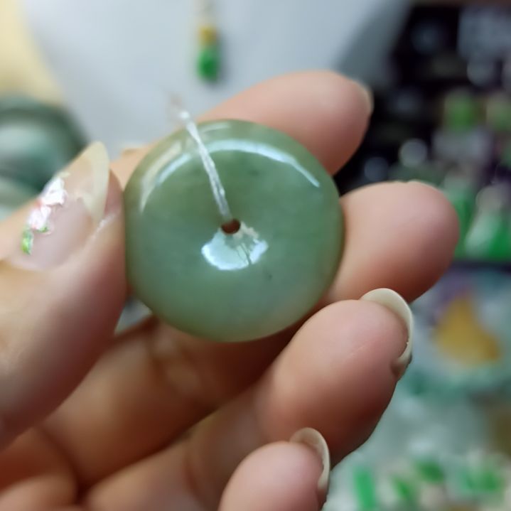 翡翠颈饰未镶嵌?****）