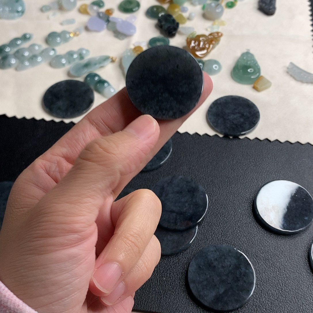 曼***花翡翠未镶嵌颈饰无事牌