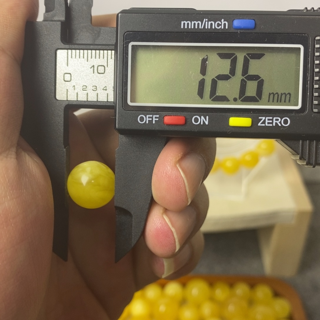 琥珀未镶嵌裸石微瑕单珠030