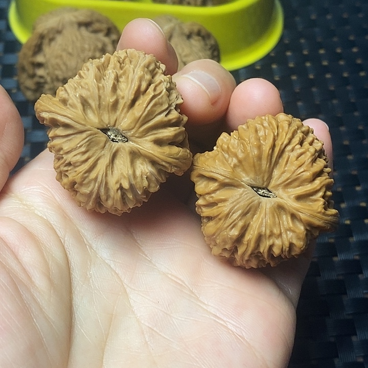 鱼***鹰文玩核桃吊坠南疆石