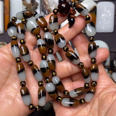 飞***翔和田玉未镶嵌颈饰