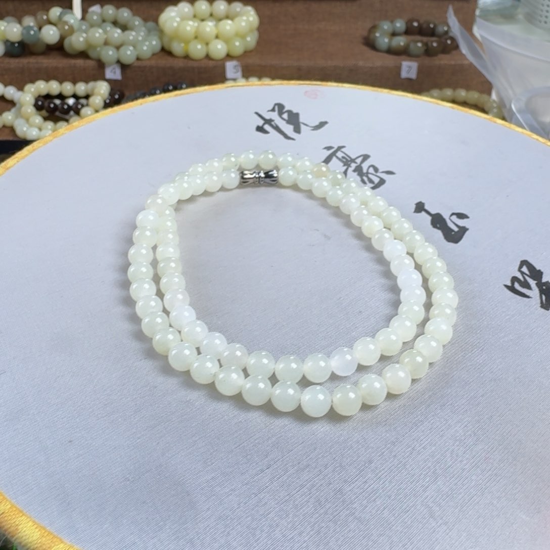 和田玉颈饰未镶嵌是****女