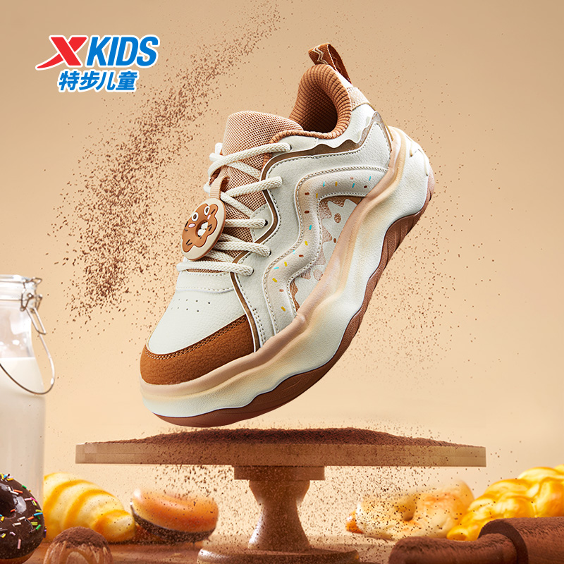 特步儿童冬季新款皮面防水板鞋大童耐磨减震休闲鞋675314319272