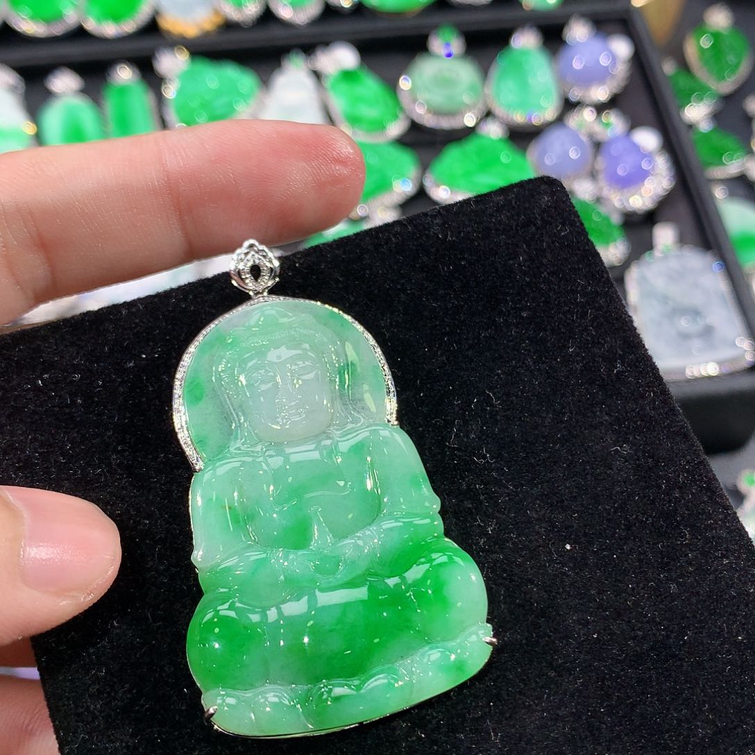 翡翠18K金镶嵌颈饰