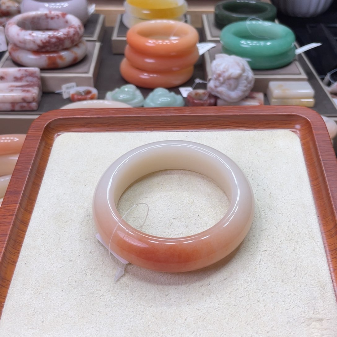 石英质玉手镯未镶嵌?***妆