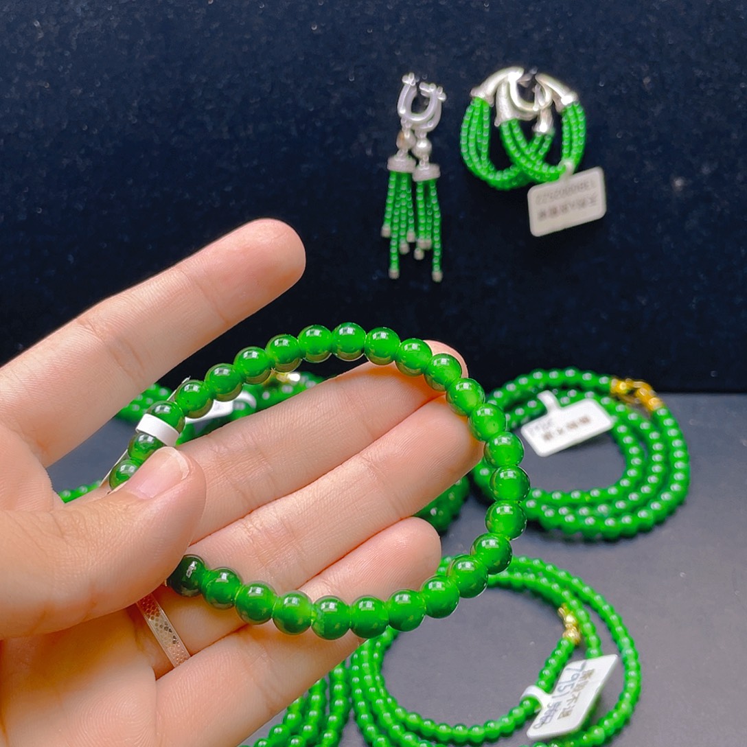 翡翠未镶嵌项链卡7