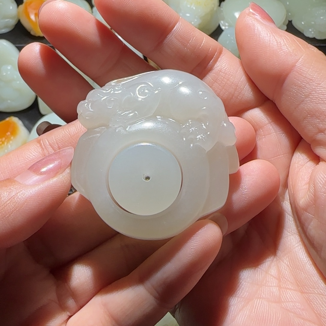 用***6和田玉未镶嵌颈饰