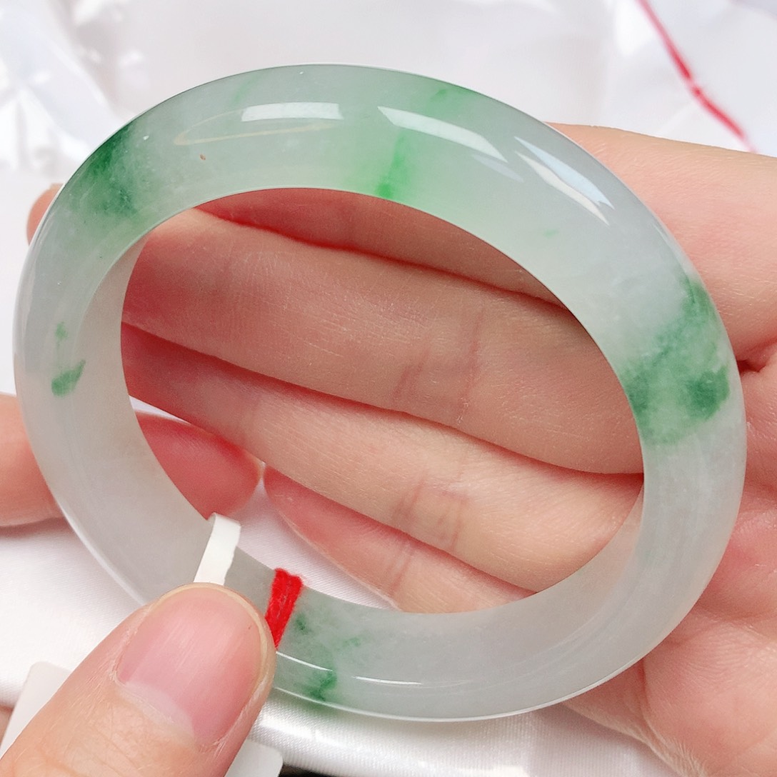 翡翠手镯未镶嵌抖音713