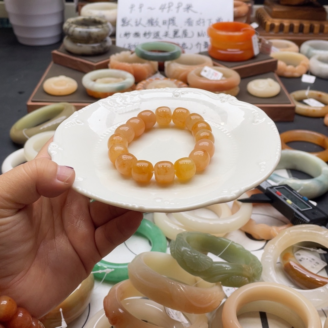 石英岩玉未镶嵌手镯