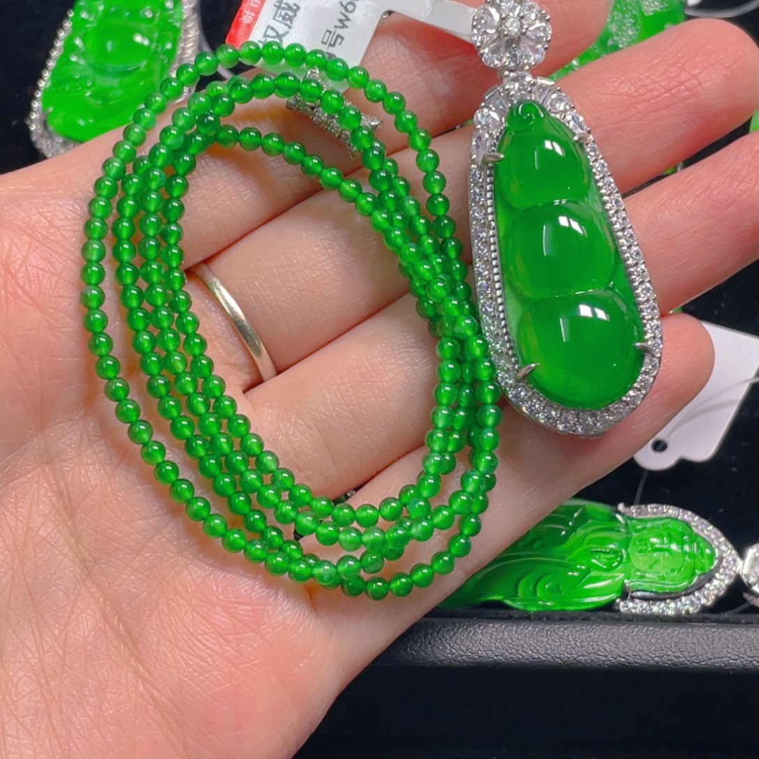 杨***呀翡翠未镶嵌吊坠(不含链)