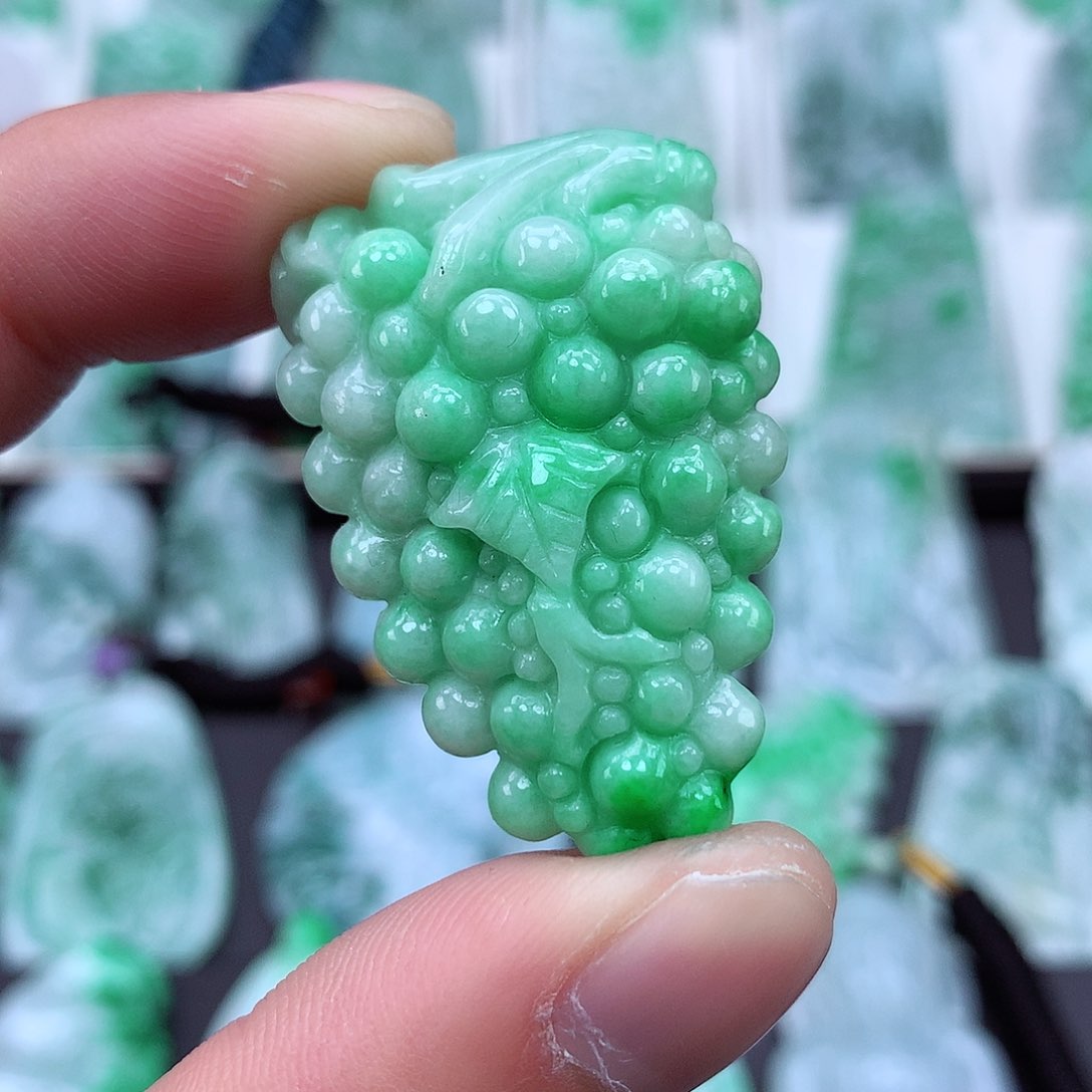 翡翠颈饰未镶嵌翡翠吊坠