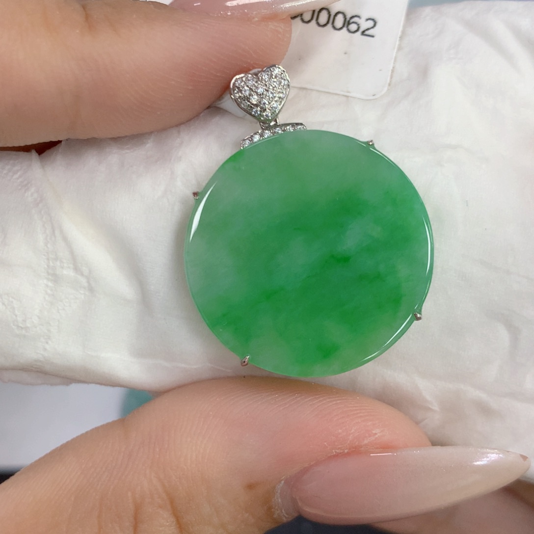 颈饰18K金镶嵌翡翠