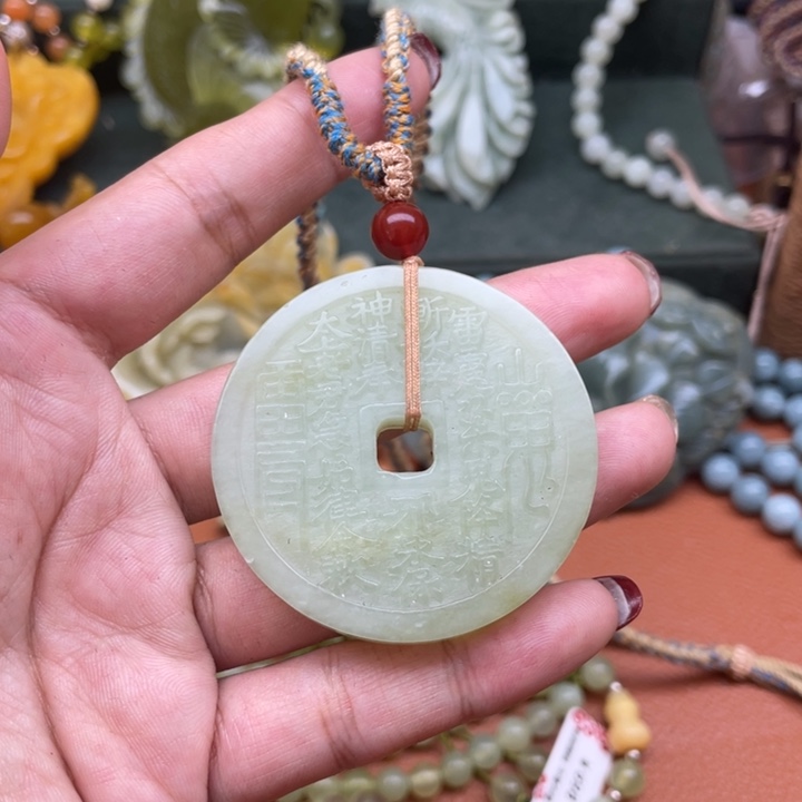 蛇纹石玉吊坠合金