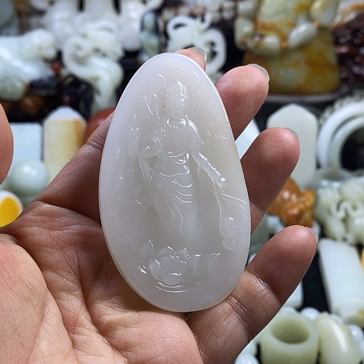 和田玉未镶嵌把件