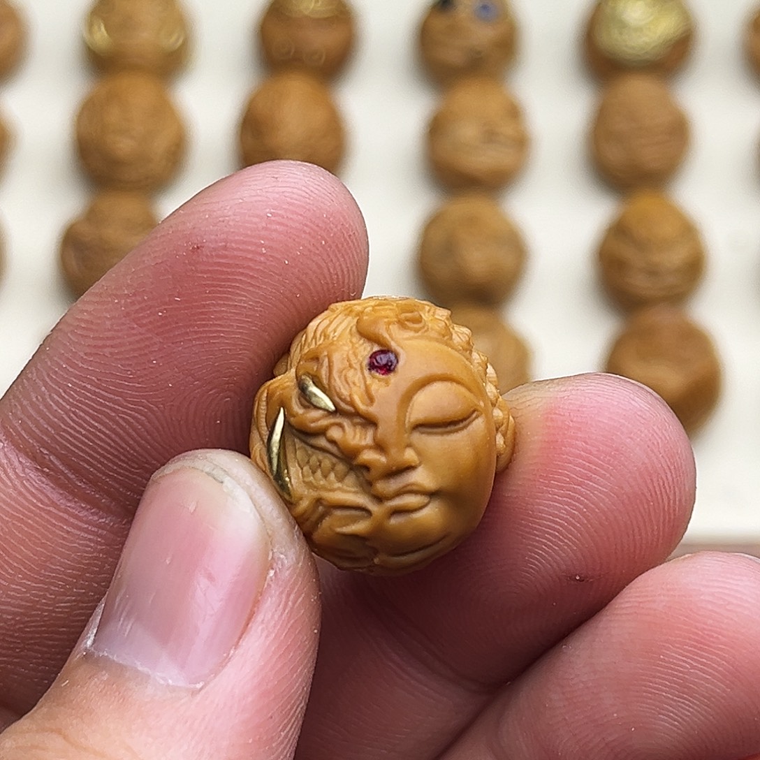 心***海吊坠猴头核桃镶嵌佛魔18