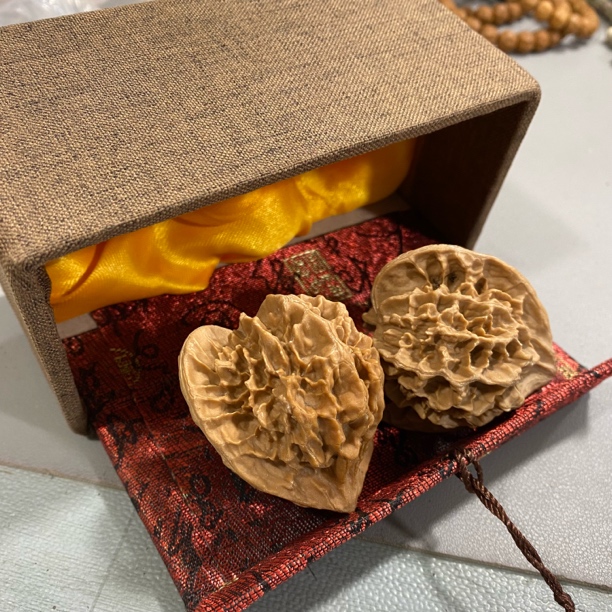 A108核桃一对文玩狮子头四座楼官帽麒麟纹把玩盘玩