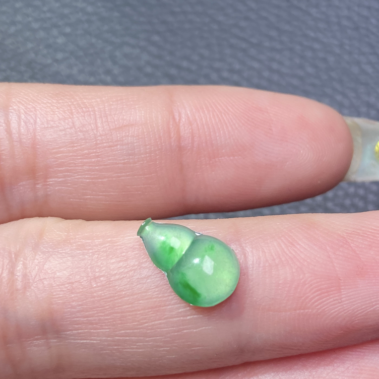 缅料冰种飘花绿葫芦