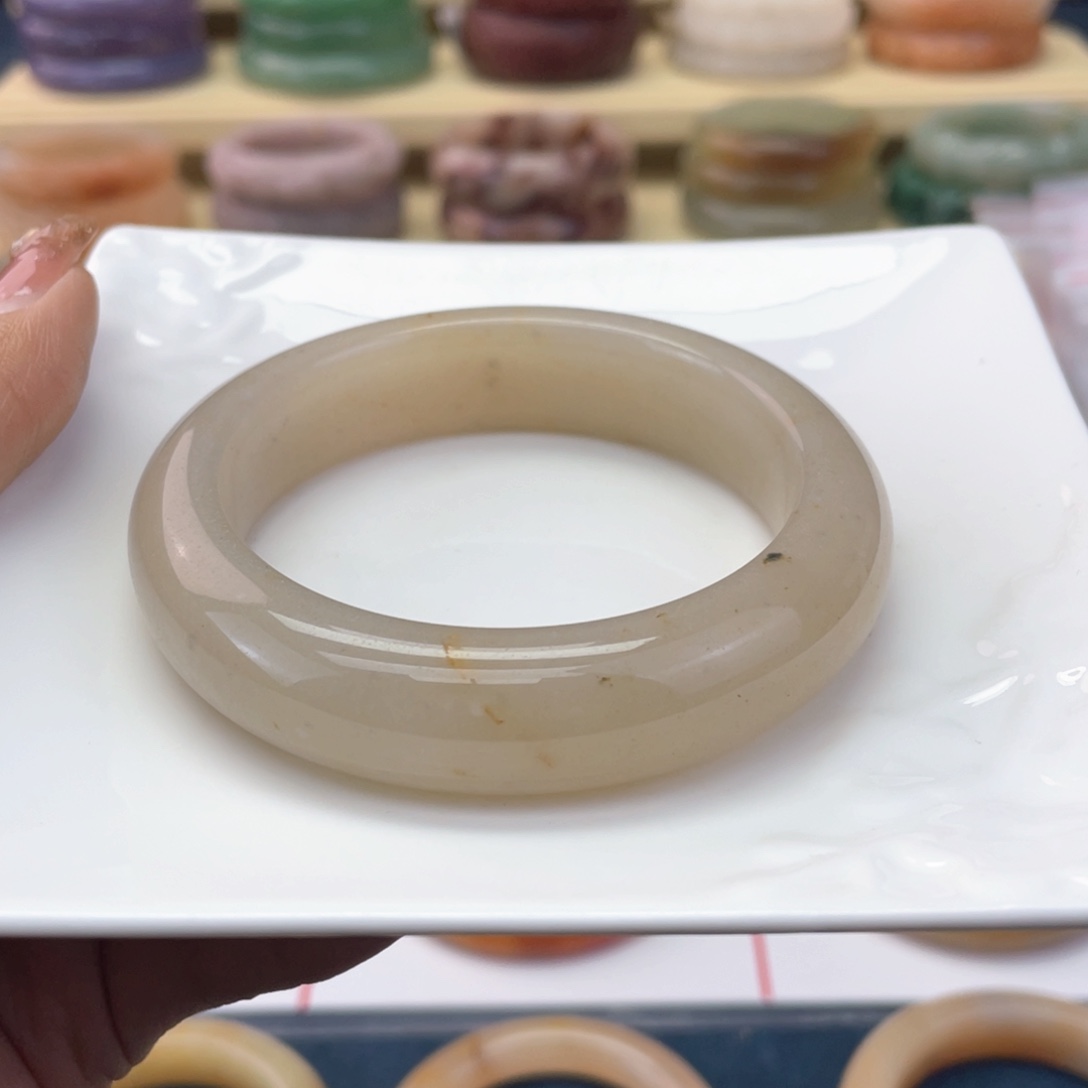 石英质玉未镶嵌手镯