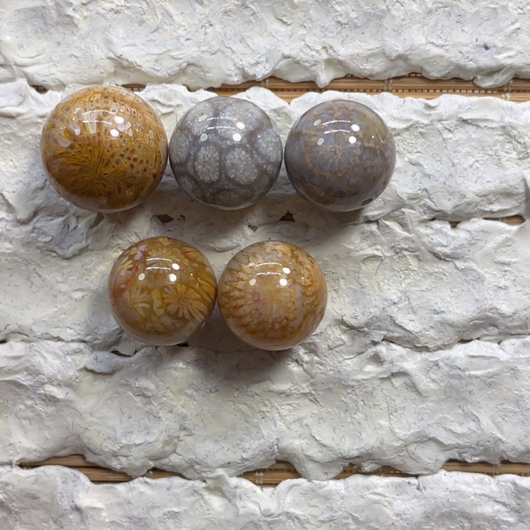 喜***硅化玉未镶嵌颈饰k50