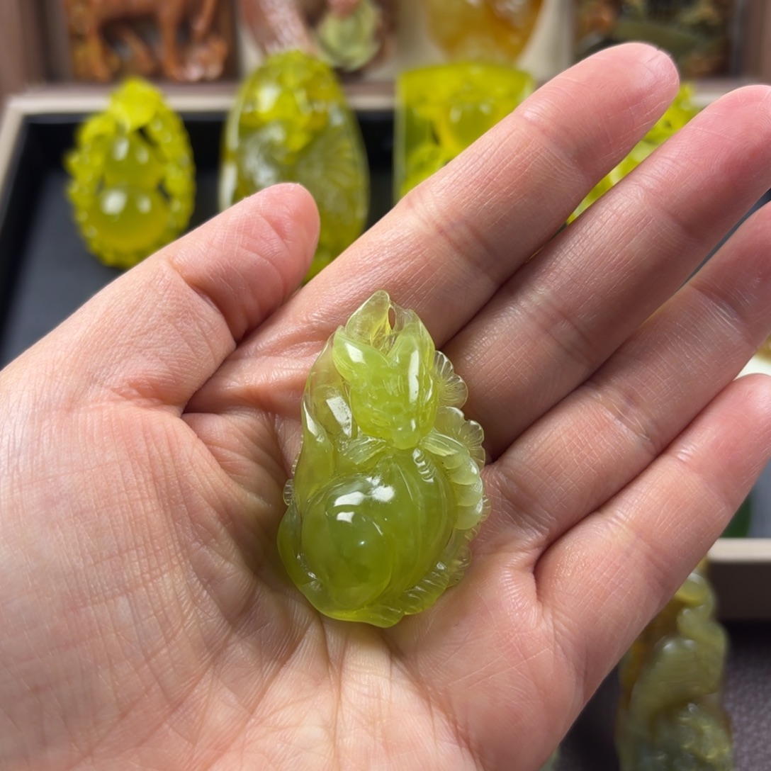 蛇纹石玉未镶嵌颈饰