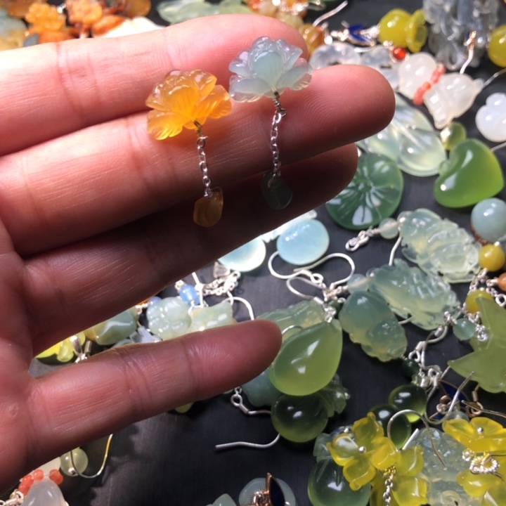 Z***z蛇纹石玉未镶嵌耳坠