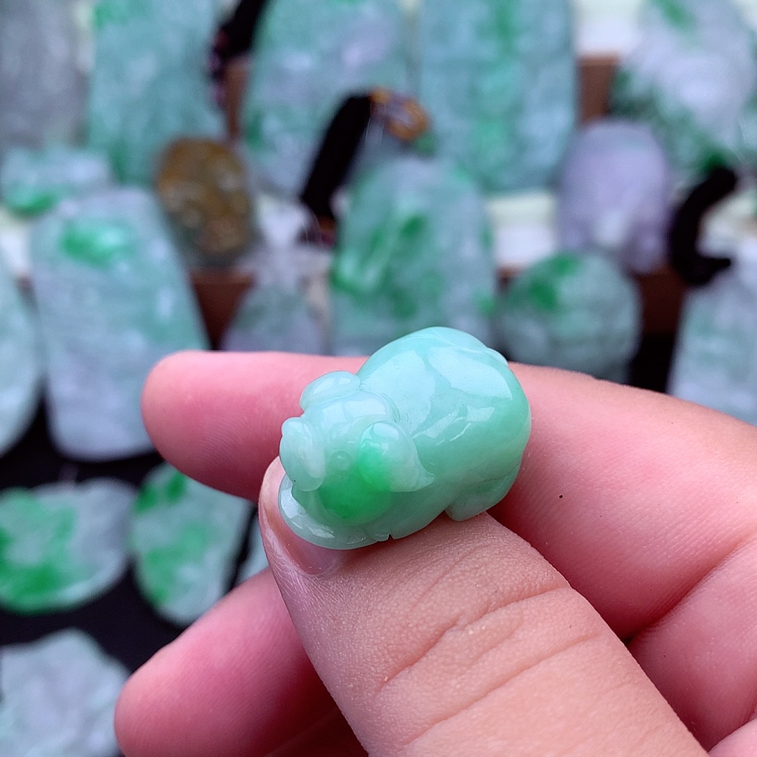吊坠(不含链)未镶嵌翡翠
