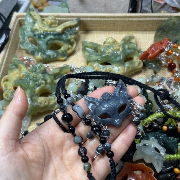 蛇纹石玉合金颈饰