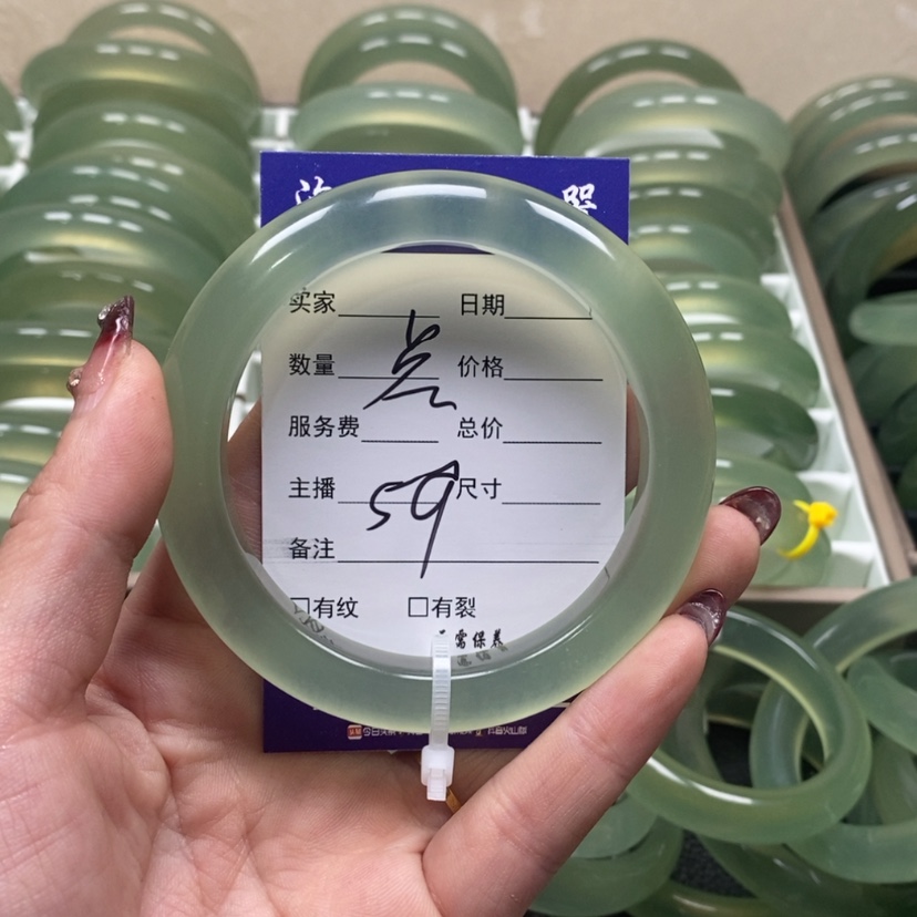 【闪购商品】蛇纹石玉手镯未镶嵌冰*点