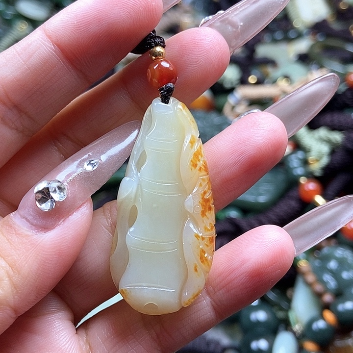 和田玉颈饰足铂镶嵌