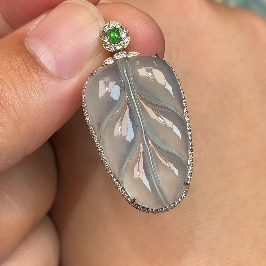 翡翠18K金镶嵌颈饰叶子