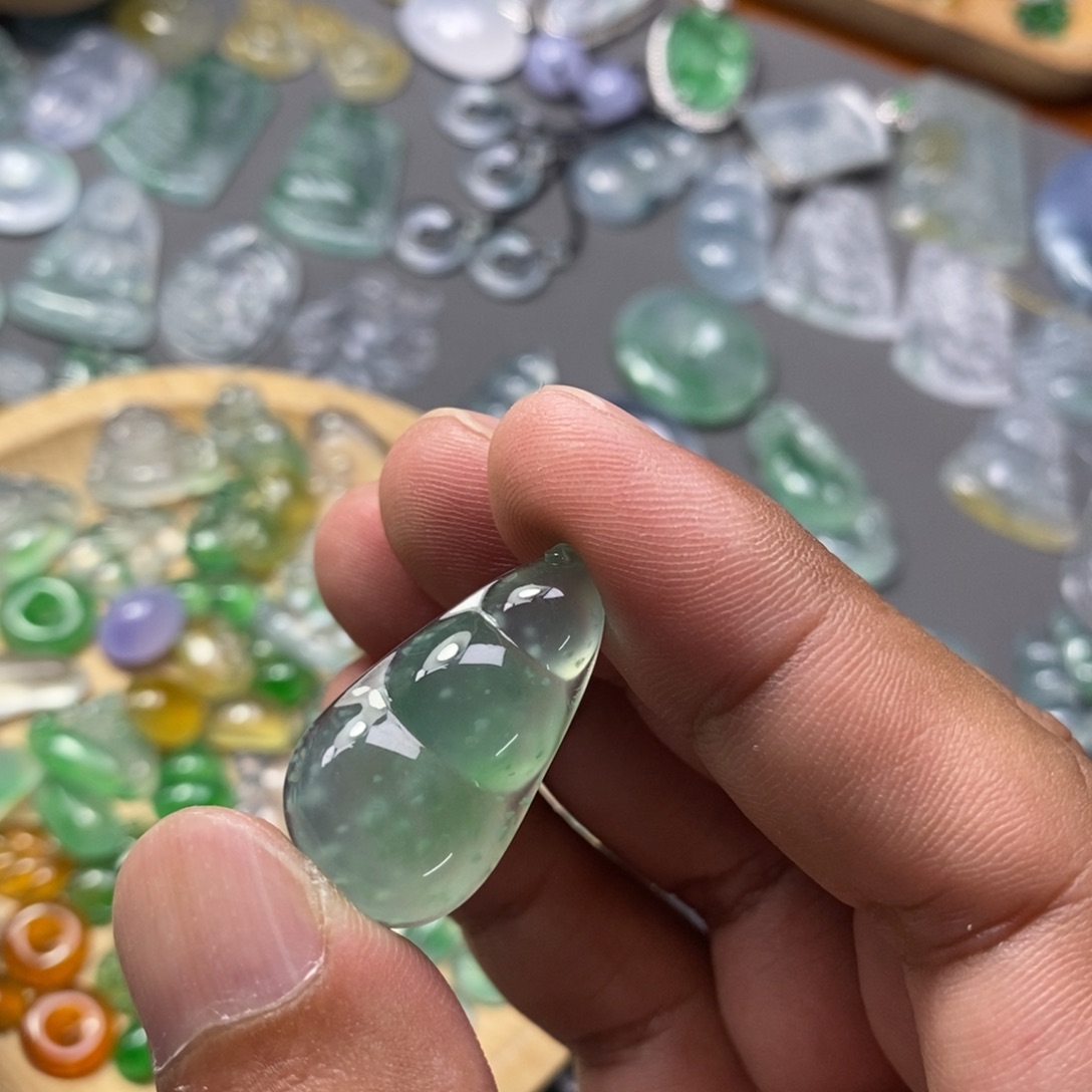 翡翠未镶嵌颈饰翡翠