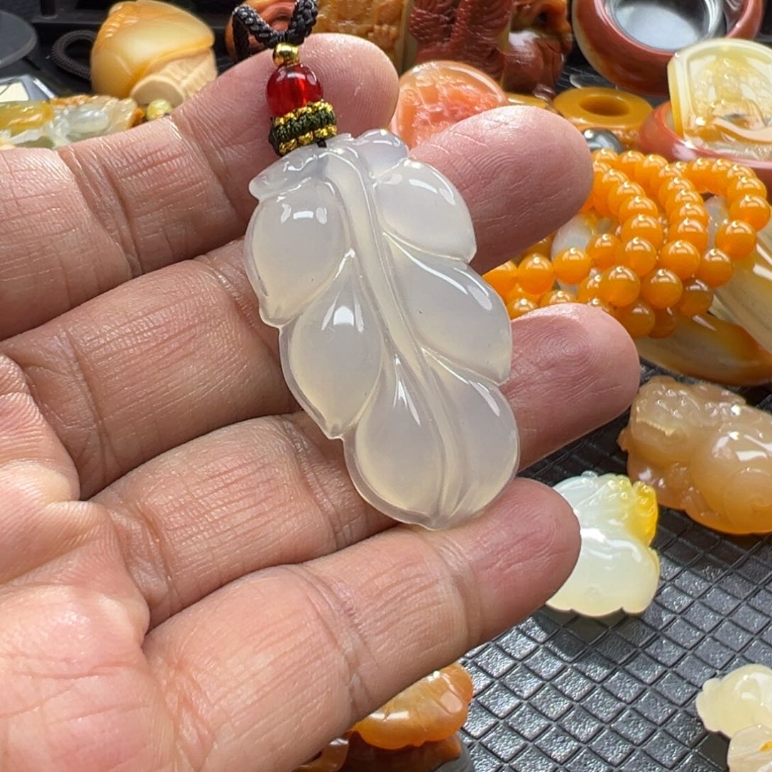 石英质玉未镶嵌颈饰