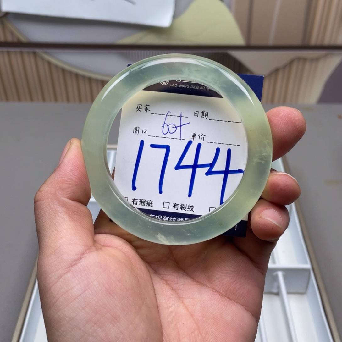 岫玉手镯手镯未镶嵌