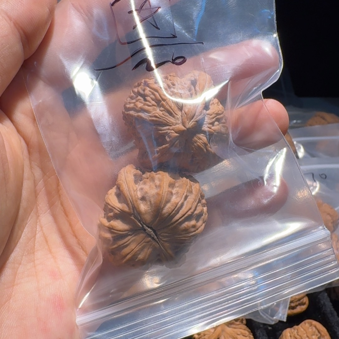 ***文玩核桃吊坠白狮子