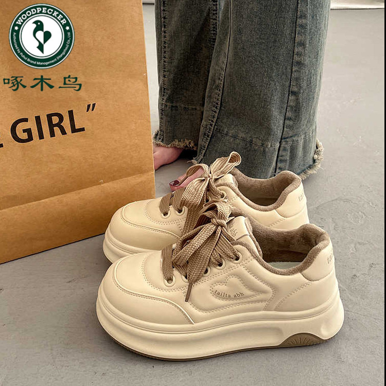 啄木鸟爆款厚底小白鞋女春季加绒板鞋2025新款增高休闲运动面包鞋