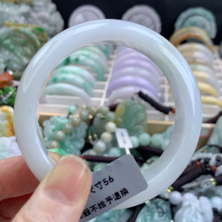 翡翠手镯未镶嵌吊坠