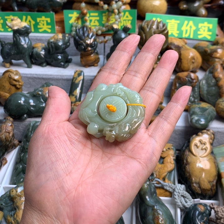 岫岩老玉（透闪石质玉）手把件未镶嵌花***挖