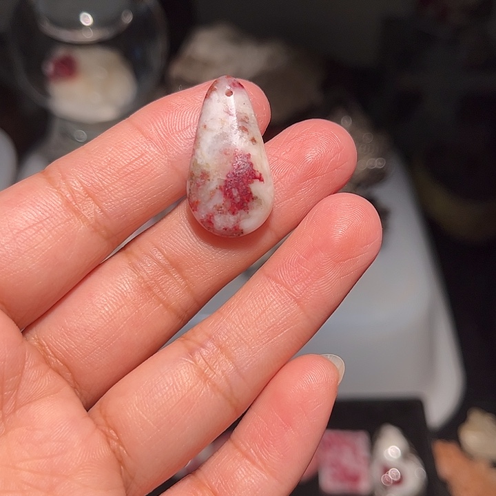 天然辰砂天然朱砂原石吊坠
