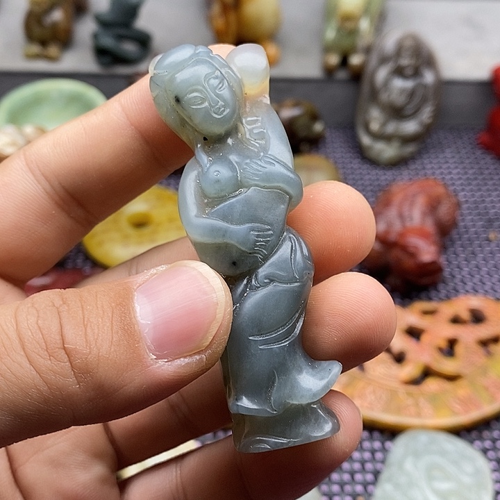 蛇纹石玉未镶嵌颈饰