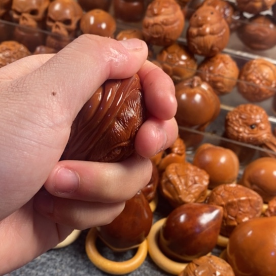 橄榄核吊坠玉华四面