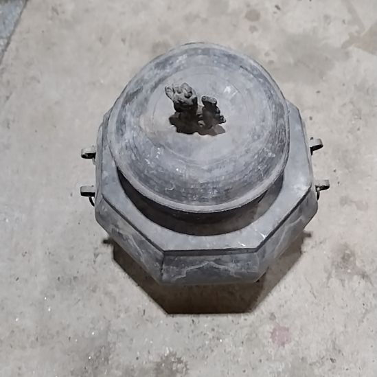 格***华瓷器黑色的形状的