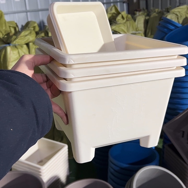 微瑕米白方球根带托盘26外径19高3套